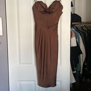 MYRNA
Chocolate Satin Corset Slip Dress
SIZE: XS (BIGGER CUP)